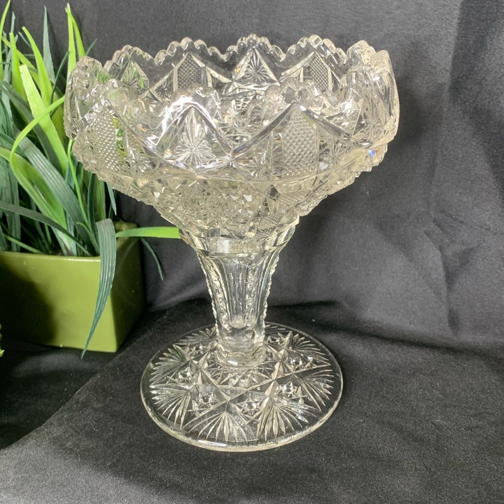 Beautiful vintage pressed glass scalloped edge starburst compote / candy dish
